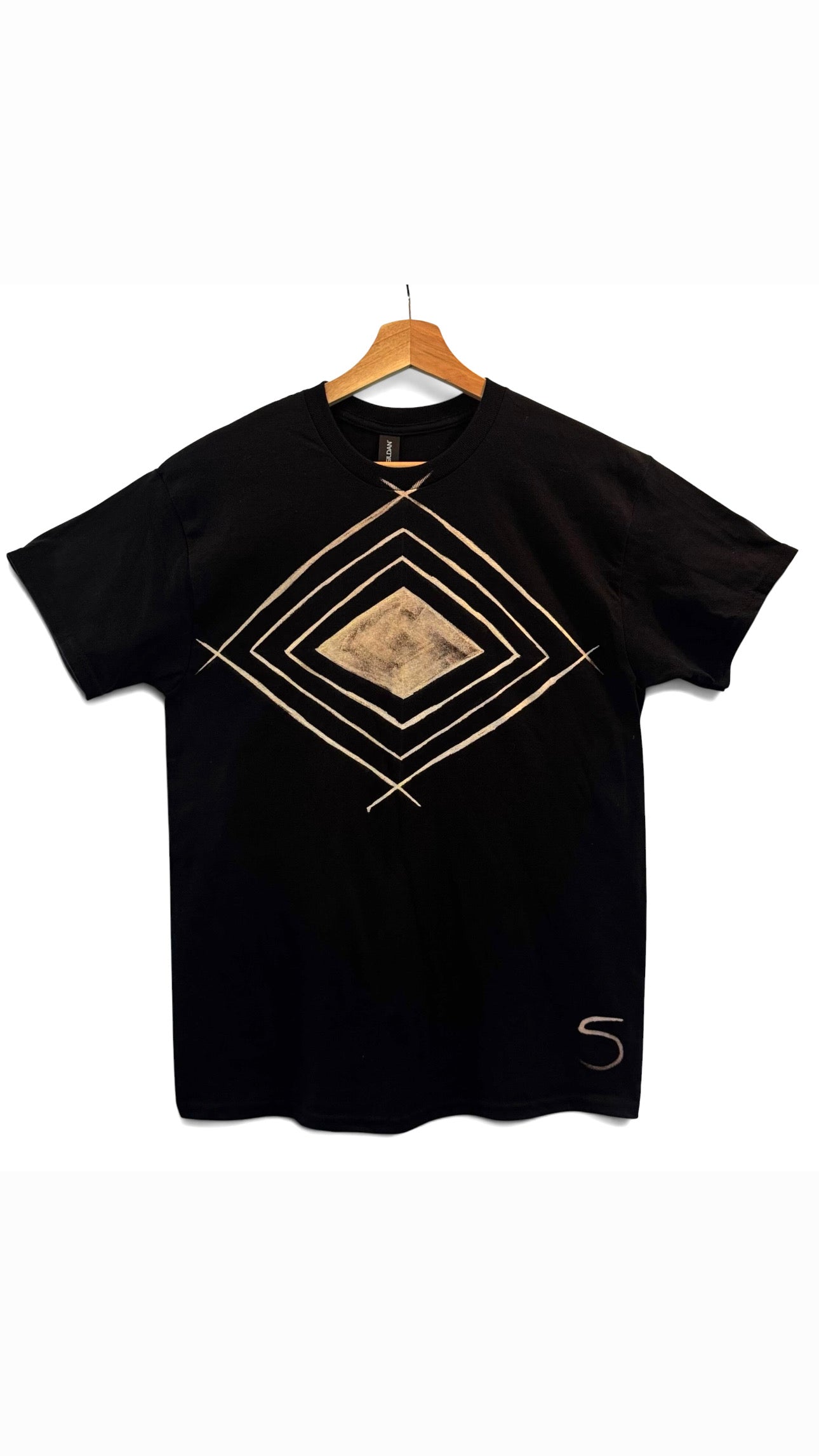 Raven’s Tail Diamond Design Tee